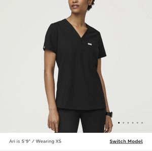 Black figs scrub set. Catarina one pocket top and Livingston pants. Size XS